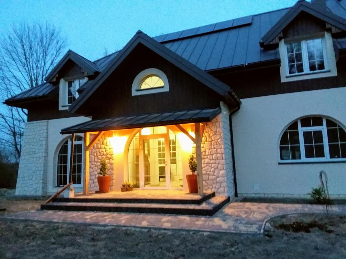 Dworek Akacja Uslugi Hotelarskie Яновец Экстерьер фото
